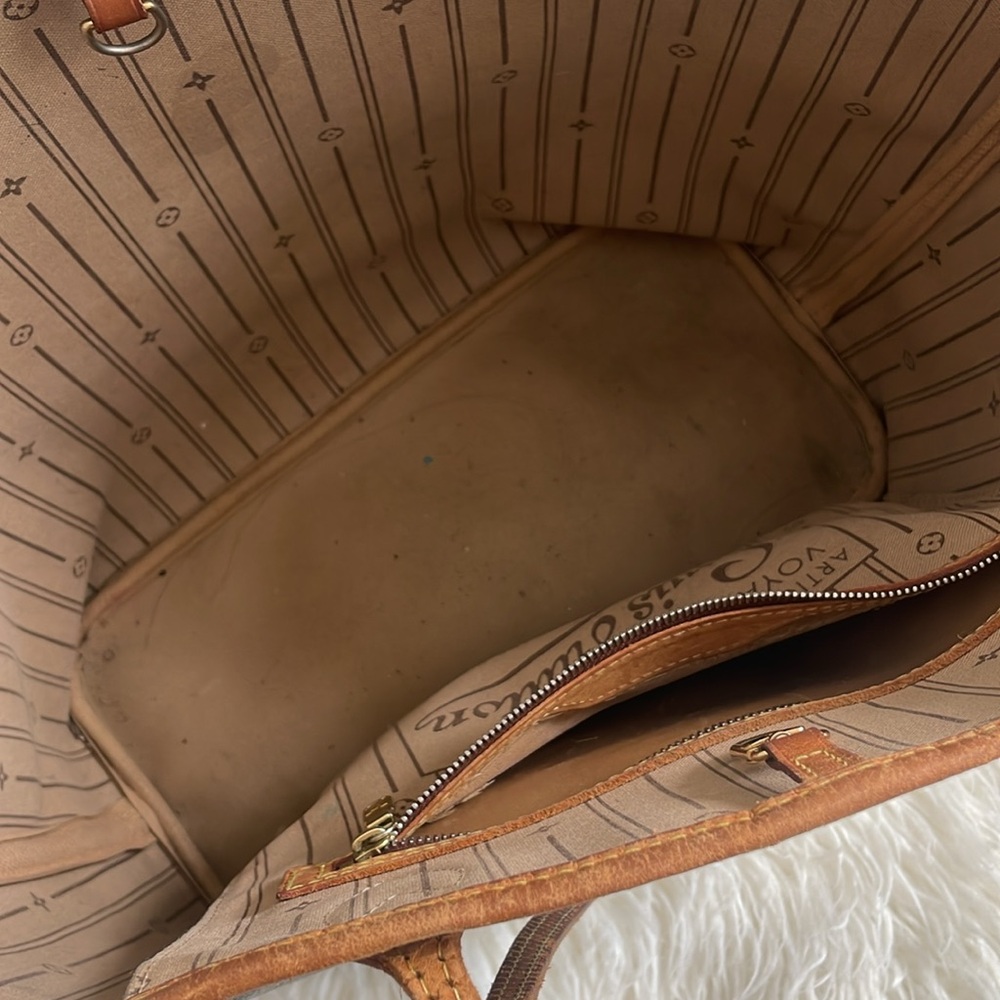 Louis Vuitton MM Neverfull - Picture 9 of 17